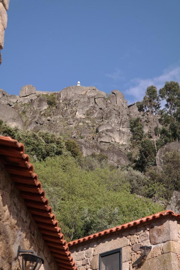 Casa Do Meio Em Quinta De Sao Pedro De Vir-A-Corca Monsanto Exterior photo